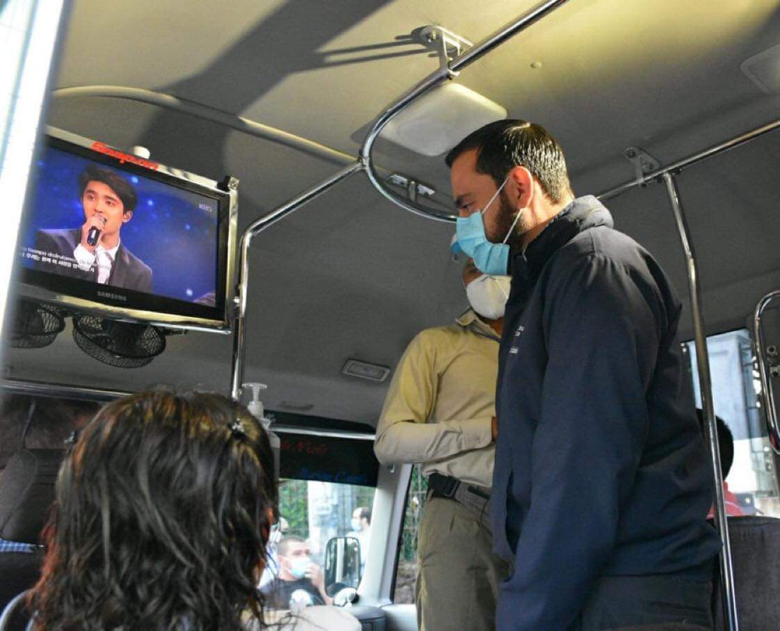 Fa14069's tweet photo. Hoy habilitaron el transporte público en mi país y adivinen que, D.O estaba presente #EXOL #ElSalvador #ReaperturaSV @weareoneEXO https://t.co/EG6bwHSpZ8
