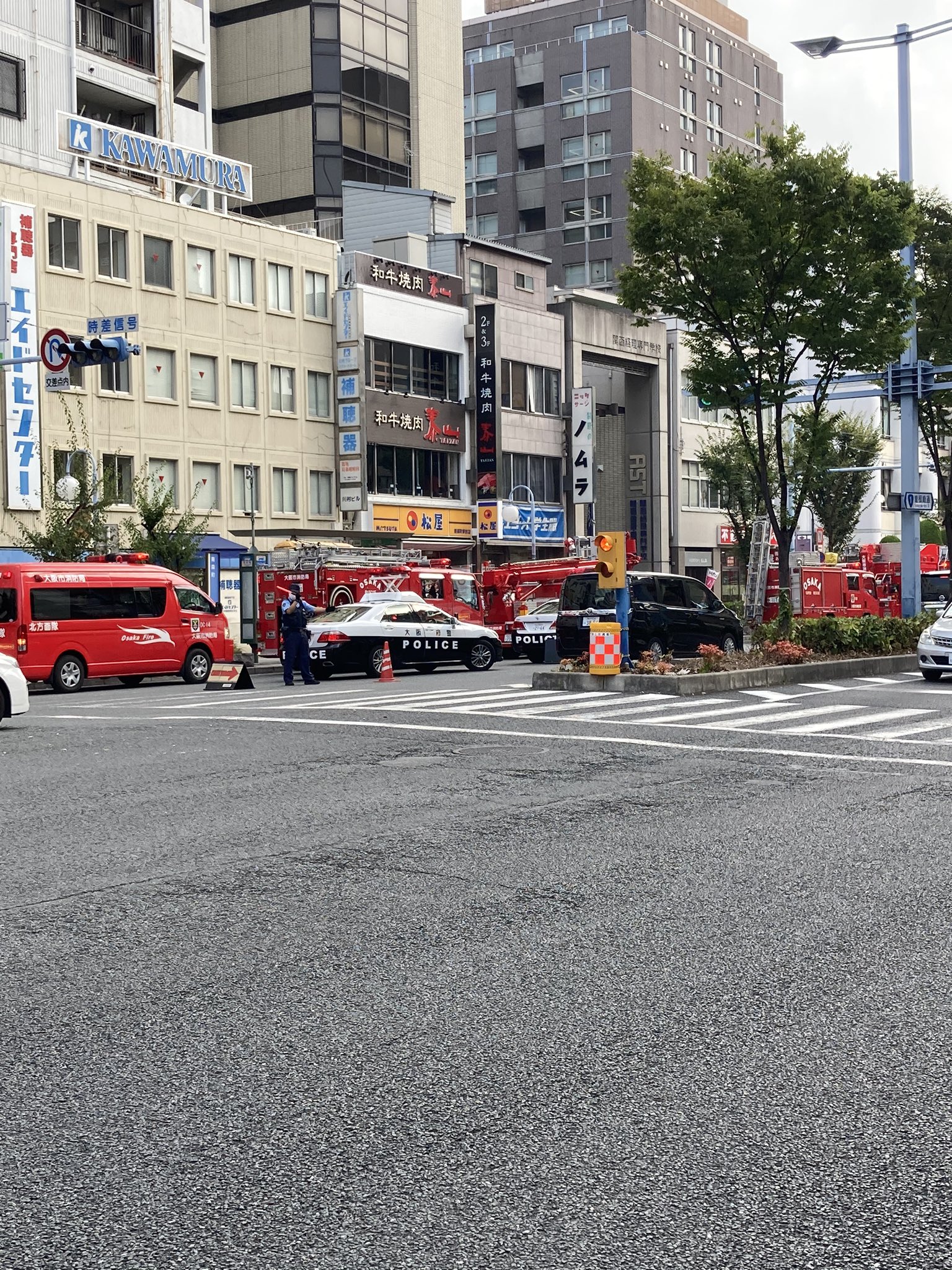 東天満の堀川小学校の火事で交通整理している画像