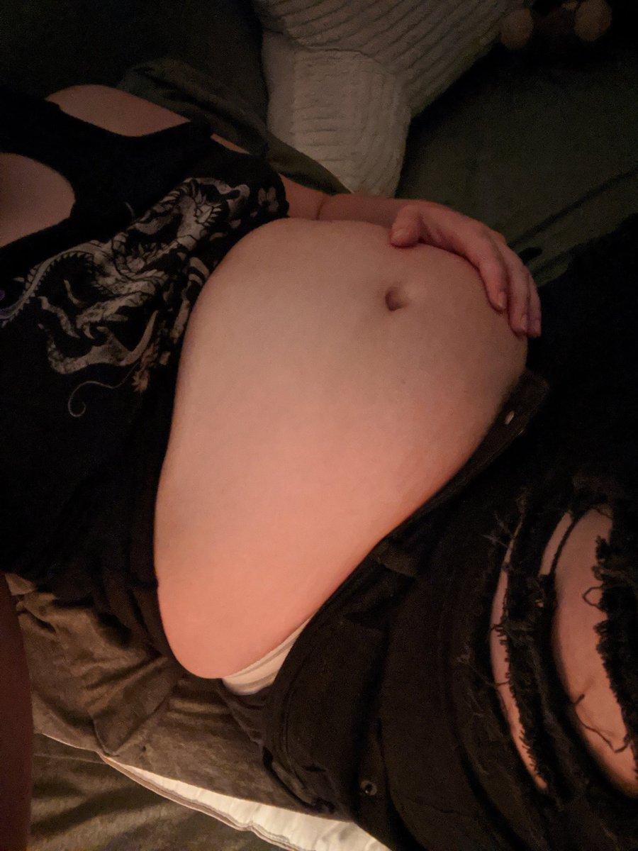 hungrybutch's tweet photo. got good and stuffed the other night...cant go wrong with indian food β¨β¨
#weightgain #gainer #bellykink #stuffingkink #gettingfatter #queerfeedee #lesbianfeedee #feedism #bellybuttonkink https://t.co/2xcUyYeFyv