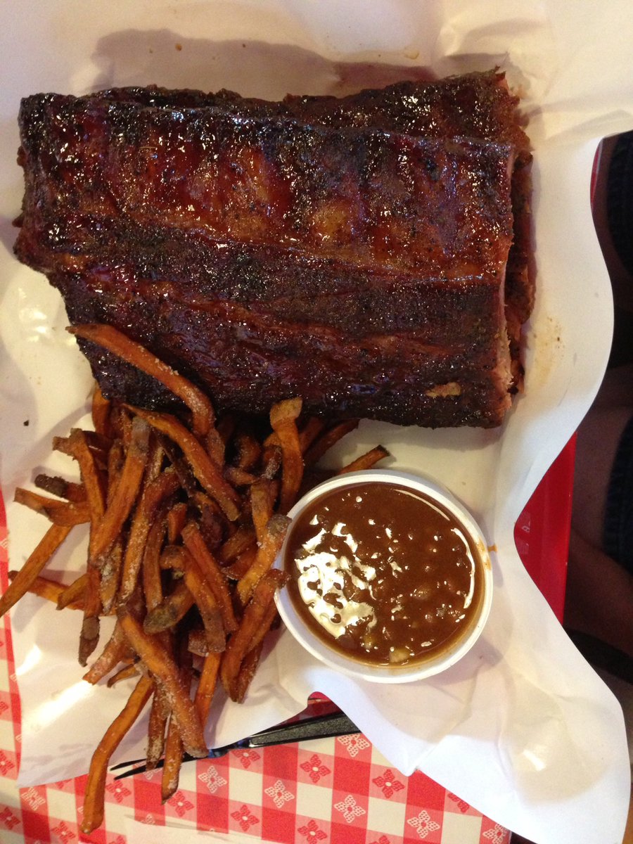 sweetdcb's tweet photo. @FoodNetwork Ribs from @PappySmokehouse are always THE best! #BestThingIEverAte https://t.co/yKEOKnIgKj