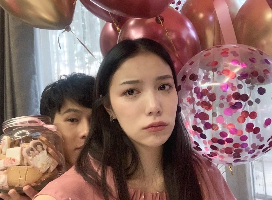 cyt_fic's tweet photo. On Valentine's Day Feb 14th, 2020
Caption:
Surprise failed again. Mook dropped the surprise. Crying hard (again) hahaha
#ทอยมุก #มุกทอย
#ทอยปฐมพงศ์ #มุกวรนิษฐ์
#toymook #mooktoy
#toypathompong #mookworranit https://t.co/OvwlUtJXat