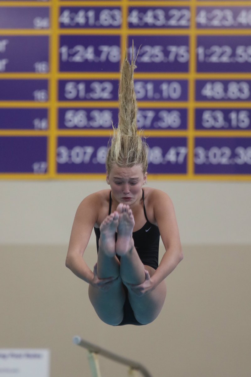 MaroonCrew's tweet photo. At the 4 team Johnston Dive Invitational Allexa Larson finished 6th &amp; Jillian Stewart finished 10th. Great job, Maroons! https://t.co/2OJ8oATLyX