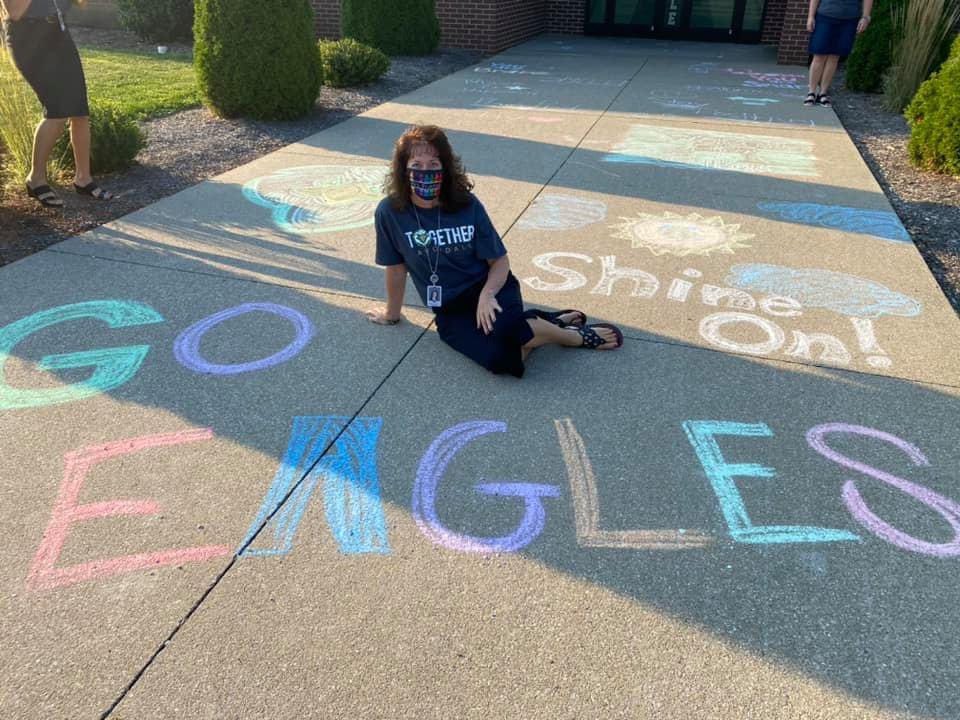PlainLocal's tweet photo. Love this back to school welcome from Avondale Elementary! 💚💛 #PLSFirstDay https://t.co/VFquo6reV6