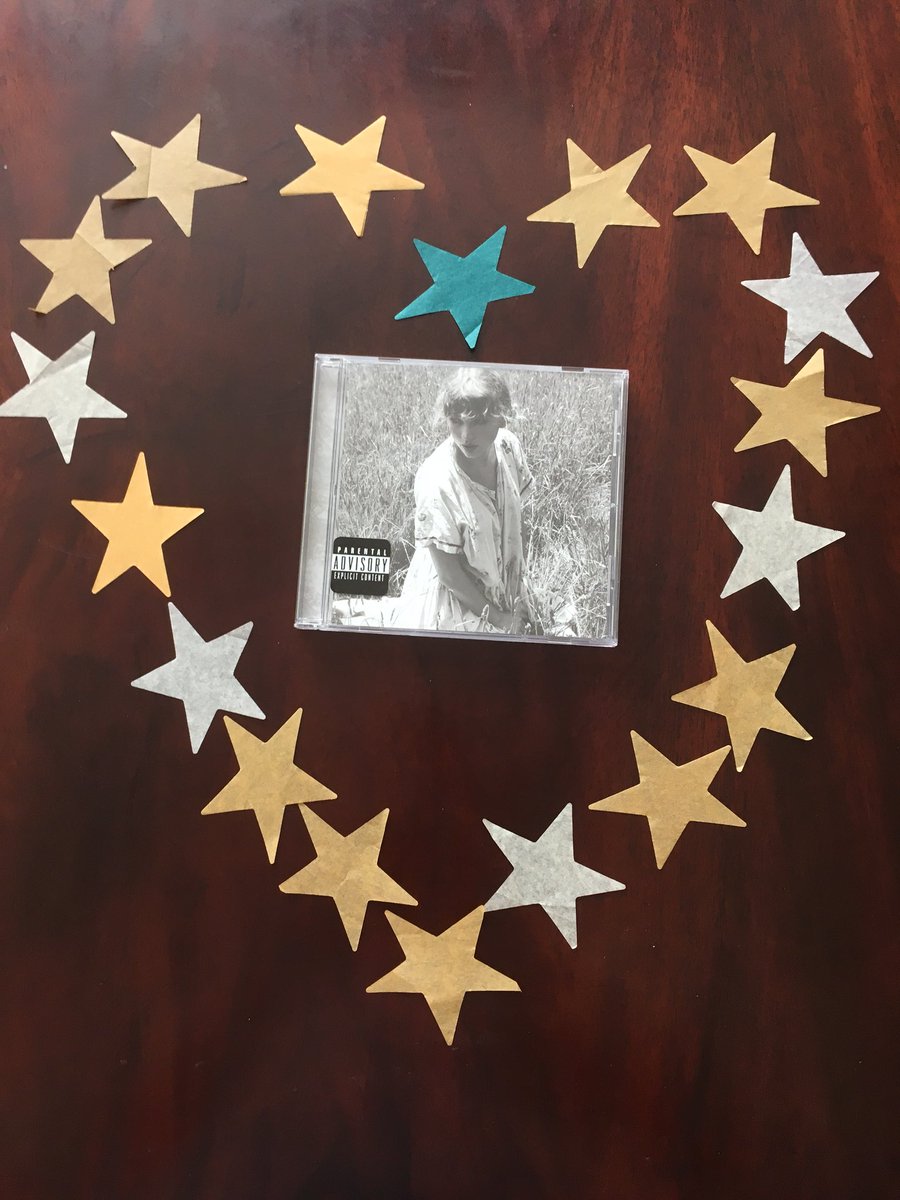 swiftie4ever15's tweet photo. Happy 1 month to folklore!Thank you Taylor Swift for making this quarantine so much better with this album! This is a beautiful album that I enjoyed listening to a lot and has helped me through these long sometimes dark days. #OneMonthOfFolklore @taylorswift13 @taylornation13 https://t.co/54Cv9VN3XU