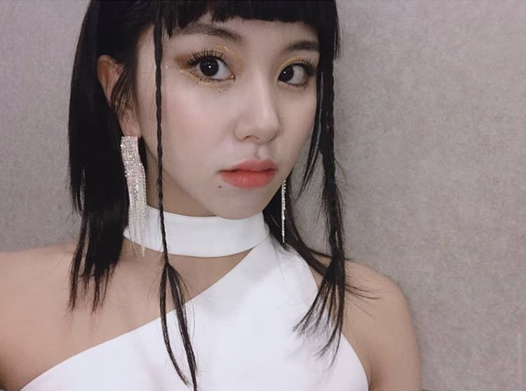 chaefies (chaeyoung selfie’s); a thread