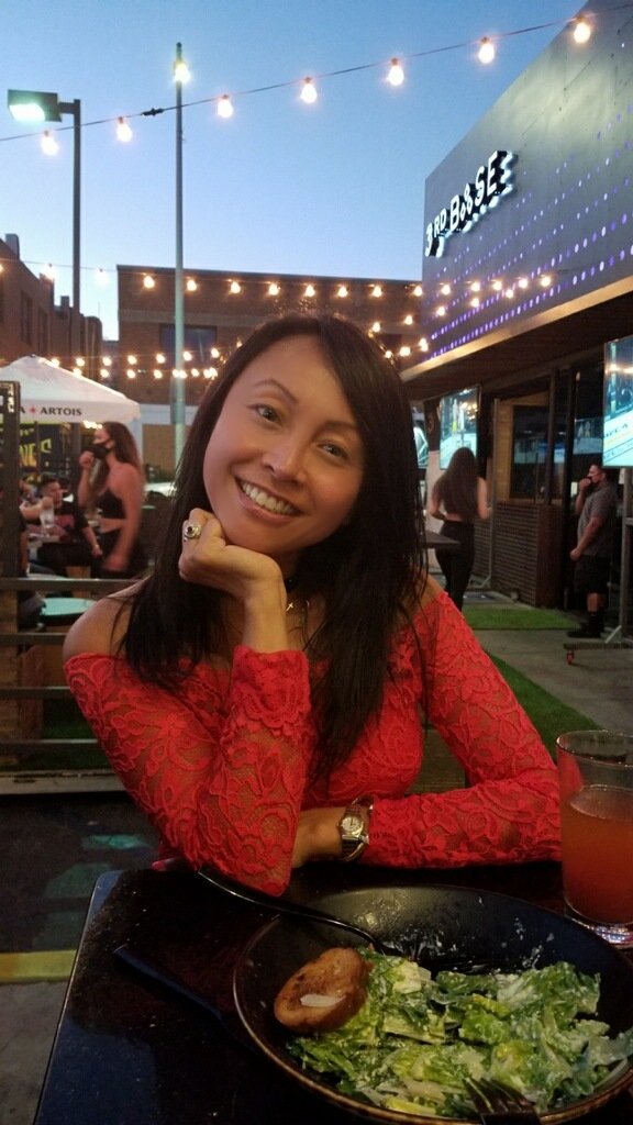 NCrystean's tweet photo. Dinner and a #playoff game make for a great Monday night.  Support your local sports bars!  Let's go #LakeShow! 🏀🍻🥗

#NBA #3rdBaseLA #Hollywood #LALakers #Trailblazers #TNT https://t.co/wkr0mQhcW2