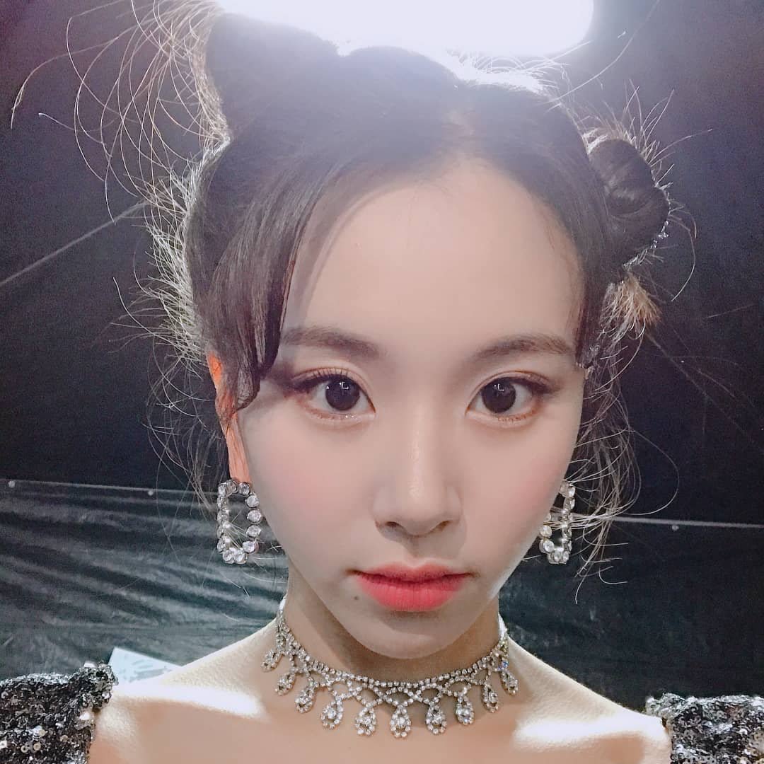 chaefies (chaeyoung selfie’s); a thread