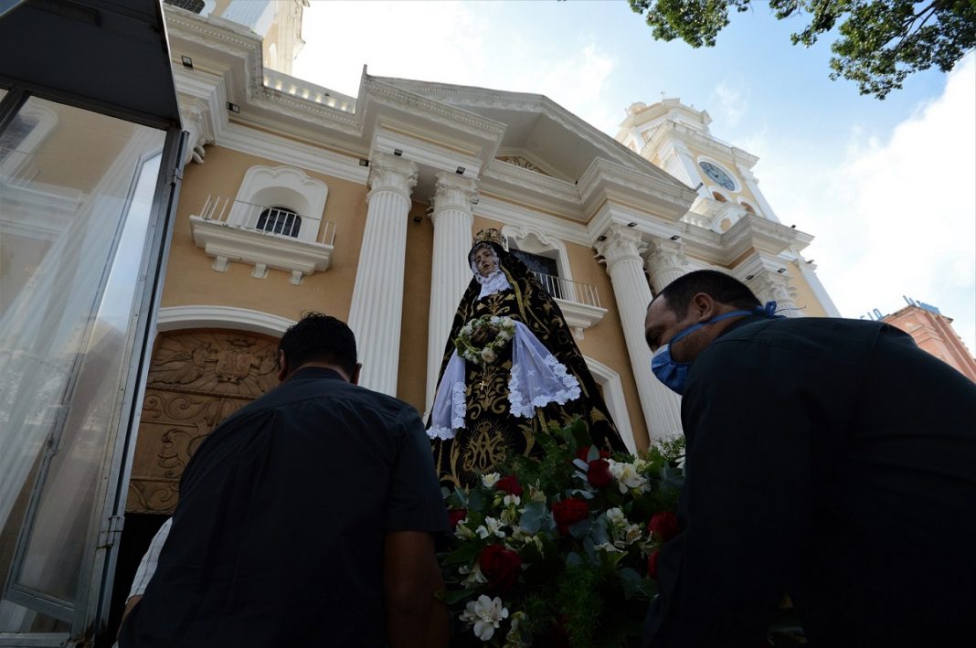 el_carabobeno's tweet photo. Así recorrió Nuestra Señora del Socorro las calles de Carabobo (Fotos) https://t.co/V56icFRDM7 https://t.co/XOQ9ZIoBNf