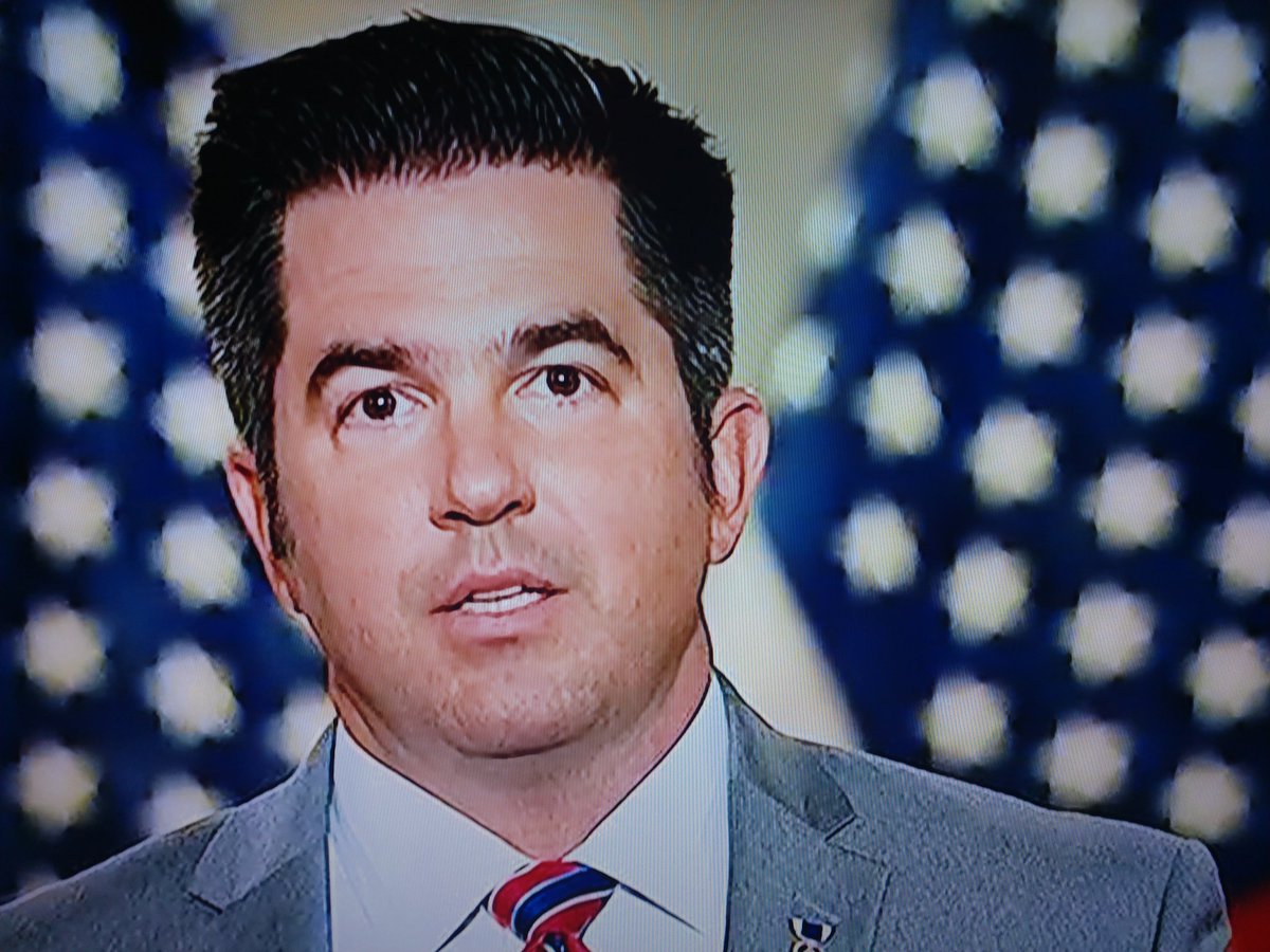 mcautoman's tweet photo. @greggutfeld is this an older @JesseBWatters ? https://t.co/635Z2TaPfr