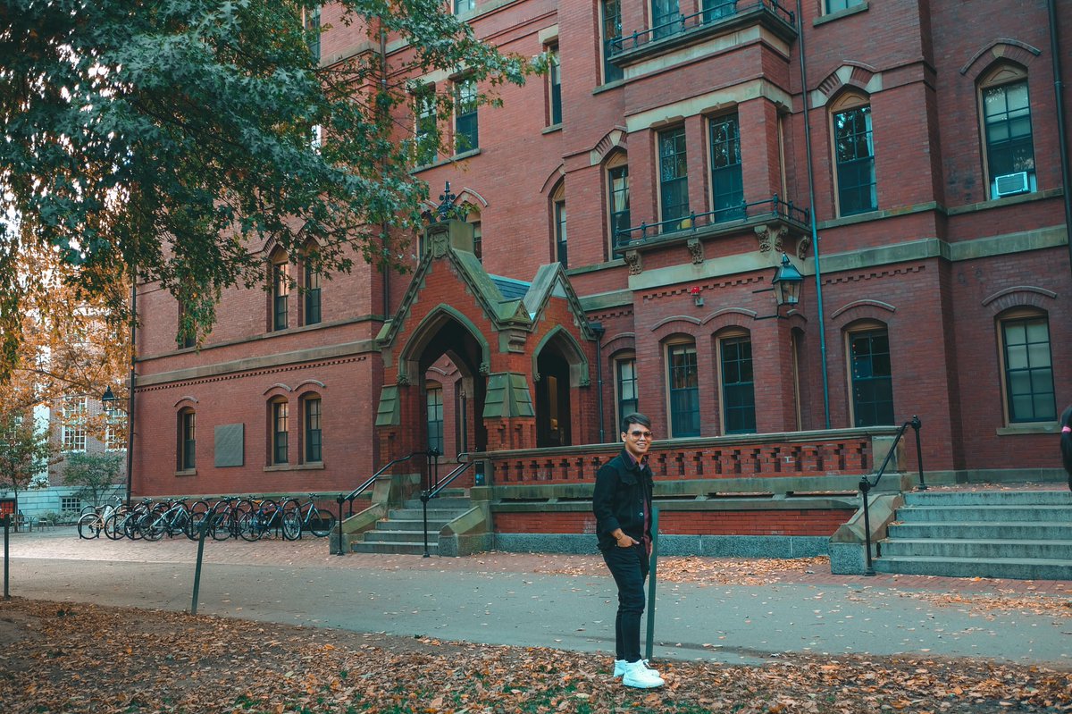 imcedric's tweet photo. Throwback to the moment I got the opportunity to visit Harvard University. A childhood dream turned to reality. ❤️ Tbh, nakakakilig pa din! 😍 #Harvard #Cambridge https://t.co/yF6OQmmgU9
