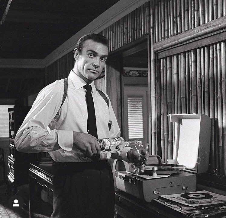 ** Sean Connery - Page 4 EgP0yrVXgAAsi81?format=jpg&name=900x900