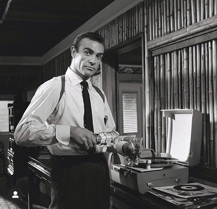 ** Sean Connery (1930-2020) - Page 5 EgP0yrVXgAAsi81?format=jpg&name=900x900