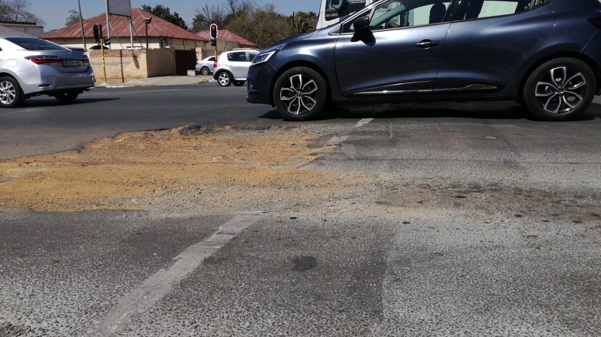 GTP_Traffstats's tweet photo. Dear @MyJRA
ref no: 3845044 since 4 March 2020, unresolved, getting worse
Evidence pics last week #CrashRisks #CivilClaims #LivesAtRisk busy main road Albertina Sisulu, Bruma to JHB
Pls intervene asap
cc @CityofJoburgZA @GeoffMakhubo @NHMakhuba @jhbombudsman https://t.co/t9BzzlzDV2
