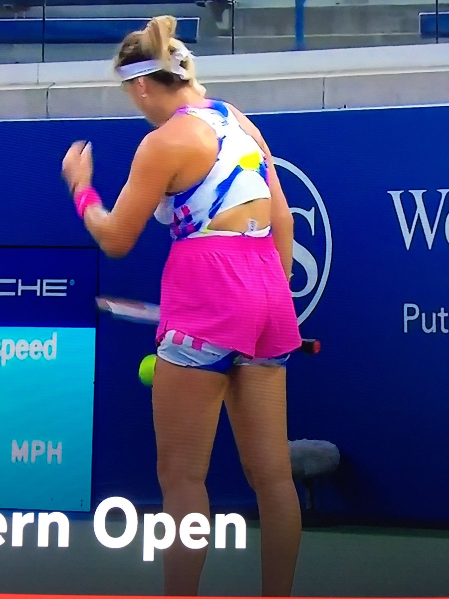 thetennishour's tweet image. Delighted the tour is back.  So are new summer tennis outfits.  This Nike kit is....... colorful.  #TennisFashionPolice #UnforcedError #WesternandSouthernOpen
