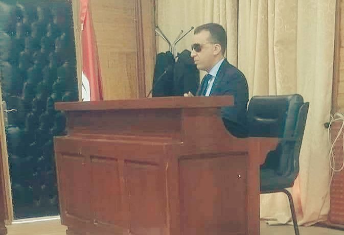 أول كفيف يعيّن بمنصب وزاري
عيّن رئيس الحكومة المكلّف، يوم أمس الاثنين وليد الزيدي "أستاذ مبرز في اللغة و الآداب العربية" مواليد 30 أفريل 1986وزيرا للثقافة. حيث فقد بصره في عمر السنتين بسبب سرطان نادر دفع الأطباء لإستئصال عينيه. تحصل في 26 جانفي 2019 على الدكتوراه بملاحظة مشرف جدا