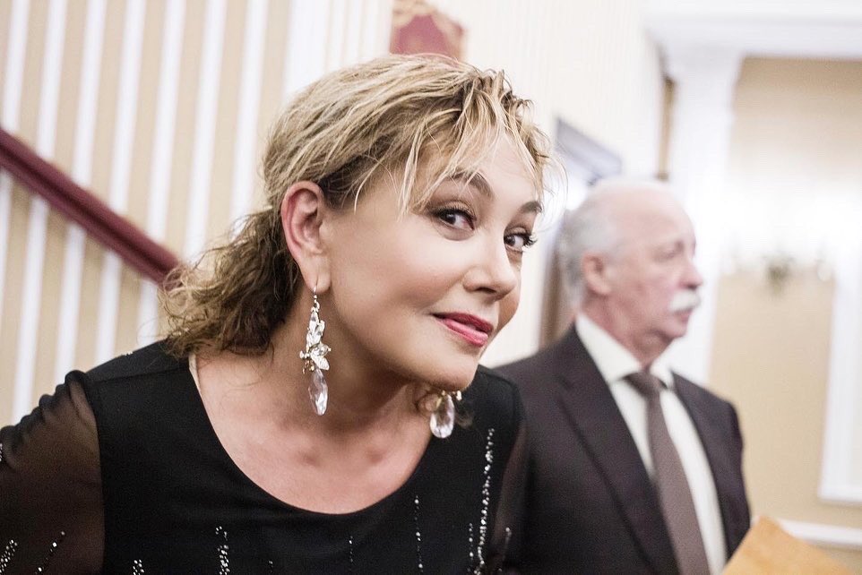 Jinsiy svingerlarni toxtating Playboy TV Fisting eshak anus