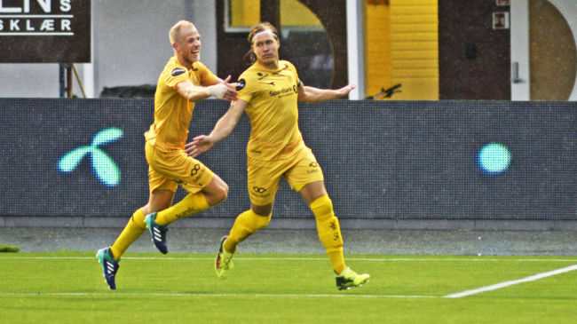 HistoriskeGlimt's tweet photo. 2 år siden: På denne dag i 2018 vant @Glimt 2-1 over @TromsoIL på Alfheim etter to nydelige scoringer fra @Saltnes14 og @martinbjornbak. 

📸: Rune S. Bertinussen/tv2.no https://t.co/4EUPO35TBK