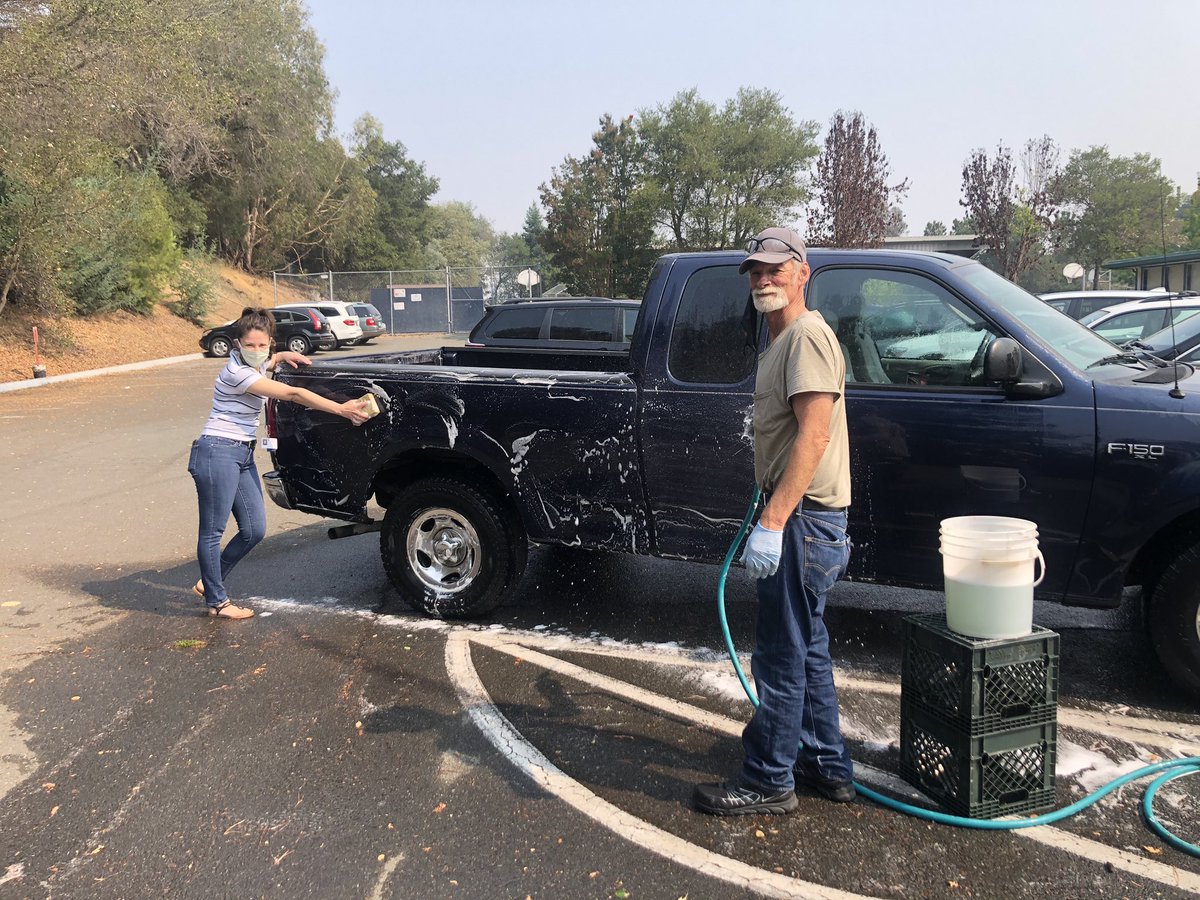 If it means working until midnight to make up the lost 20 minutes, <a href="/mrsfadeji/">Amy Fadeji</a> @YEspino27 and #MrFred were determined to wash <a href="/ezeidler1/">ed zeidler</a>’s truck today! #petk12 #pennpanthers #wedoitall #otherdutiesasassigned