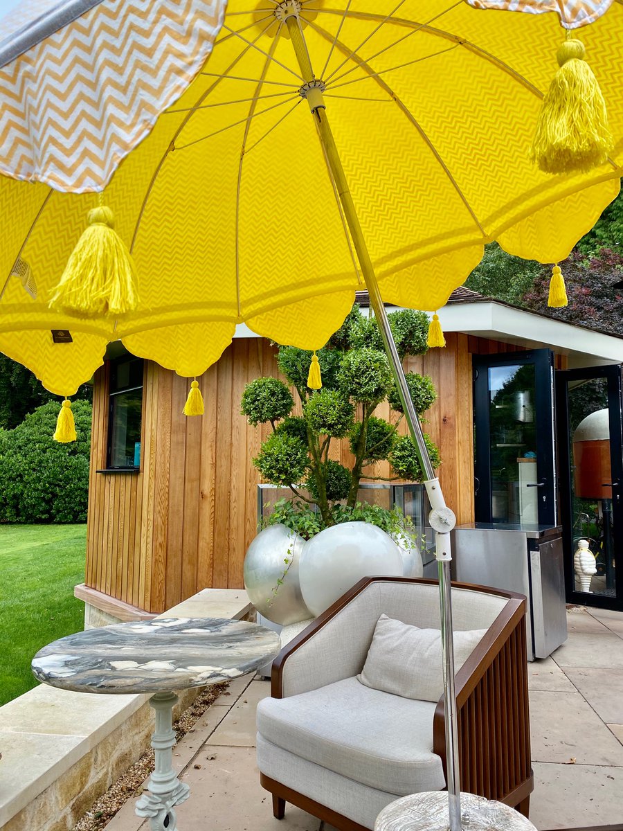 BathStagShop's tweet photo. ⁦@alexlovelltv⁩ I know how much you like a pop of yellow ! Saw this parasol yesterday ! What a lovely spot for sipping a glass of champagne 🥂 😉 https://t.co/STueTxYpVl