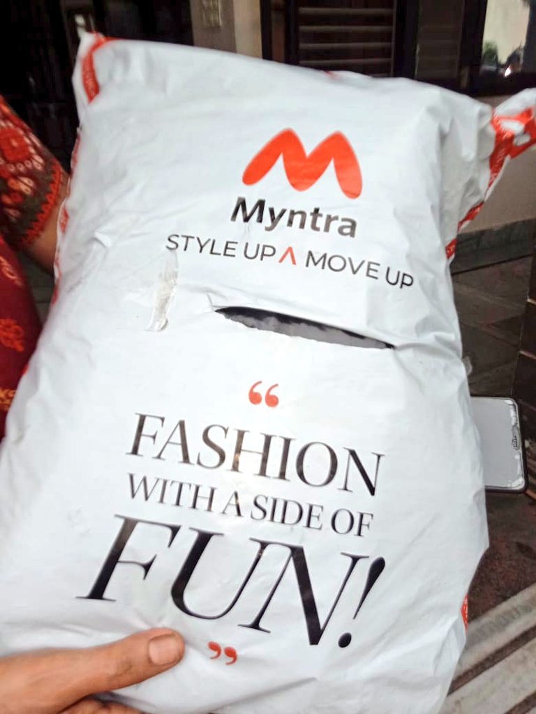 Gurpreet1502's tweet photo. @myntra @MyntraSupport same happened with me, package was not sealed properly and now they closed my query without with one line justification that we send proper sealed package https://t.co/TOrS4MtalU