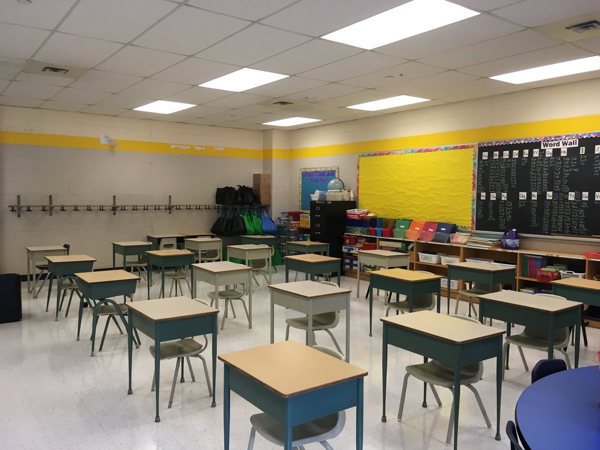 Here is my classroom set up for 20 students. The furthest I could get the desks apart from each other was 90cm at the most. And just a tad over 1m of space from the blackboard to the first row of desks. Not sure what I’ll do if I have more than 20 students. @maritstiles <a href="/Sflecce/">Stephen Lecce</a>