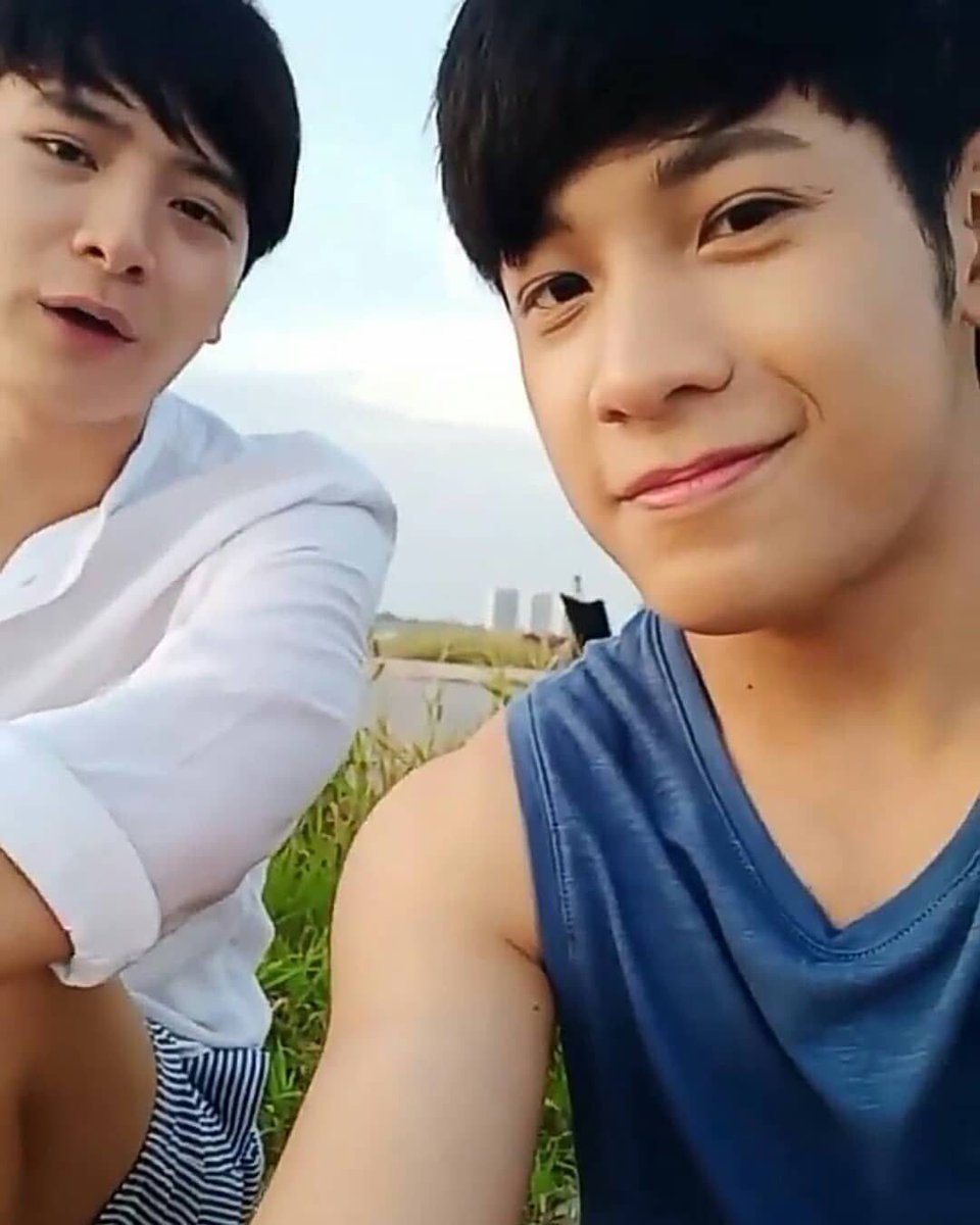 marrywu1002's tweet photo. 七夕节快乐，最佳cp第四年了。。
哥哥棒棒哒！！！
#KristSingtoBestCouple2020 https://t.co/22kMVjN3V0