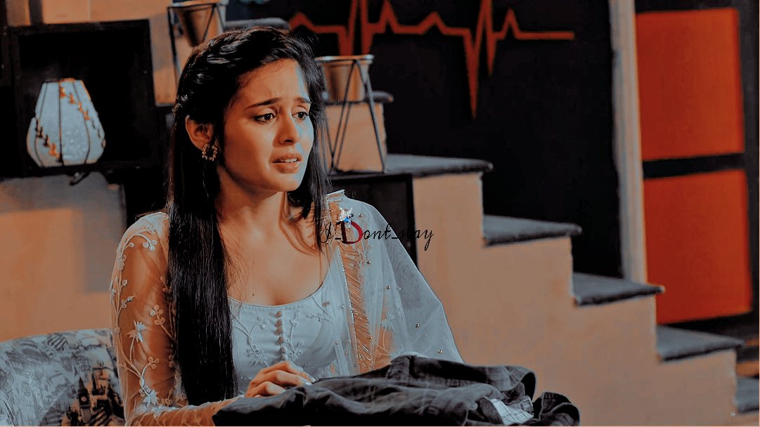 Mishti wanted to sort out the ultimatum given by Meenu with Abir. She u/s that both Mishbir hav given more focus to others than themselves and their bond. Her suit gave her strength that she can do anything, transforming to old Angry Chorni. #mishbir  #YehRishteyHainPyaarKe