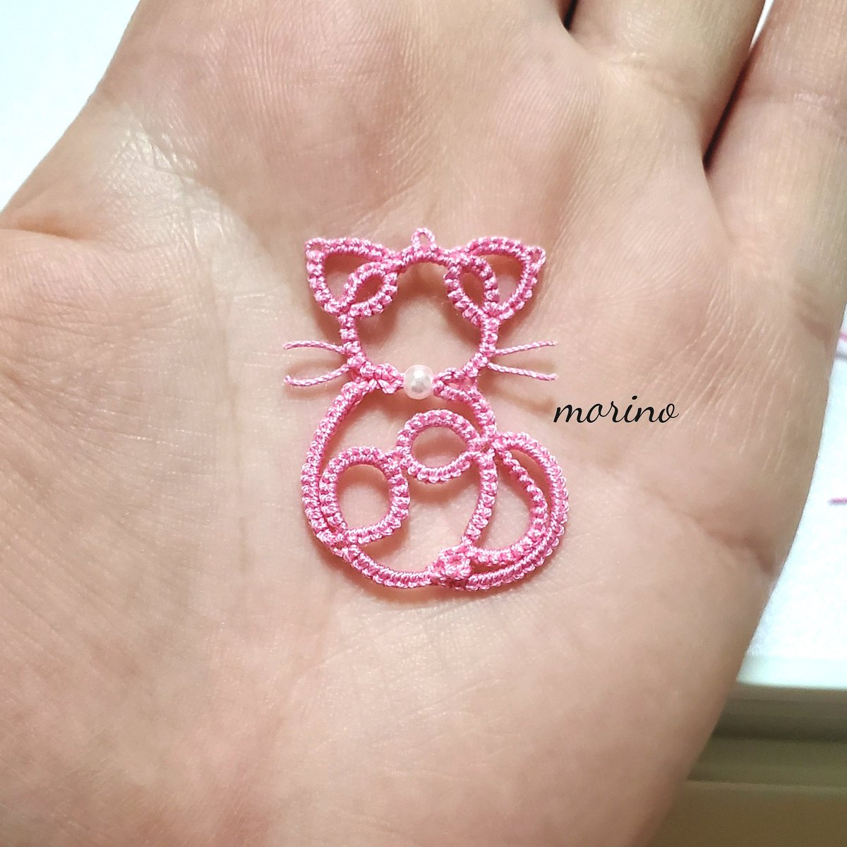 森乃 Itotonekoto Lupopo Cafe 様 初めて企画に参加させて頂きます タティング レースのアクセサリーや レース編みで猫の首輪を作っています 編み図から一生懸命考えて編んでいます まだ販売している作品は少ないですが 今後も頑張っていくので
