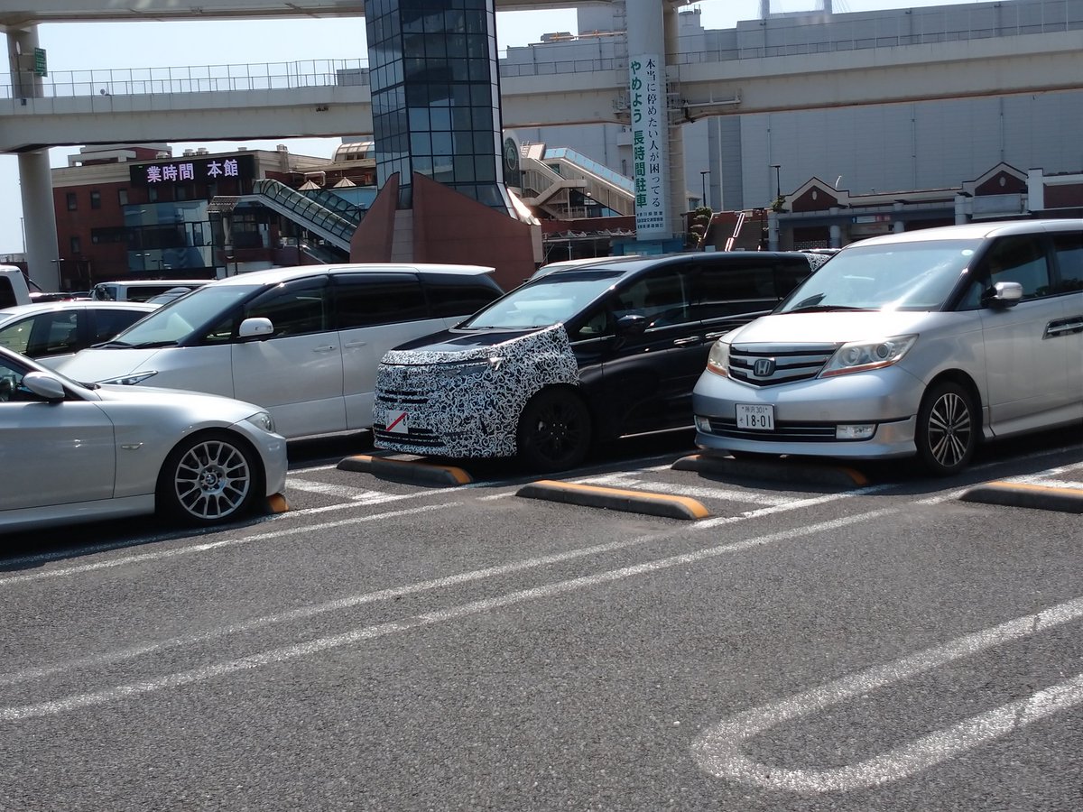 Creative Trend ビッグマイナーチェンジ版 ホンダ新型オデッセイの開発車両がまたまた目撃に 今度はブラックカラー エリシオンを従えて最終調整か Creative Trend T Co 2uekyr5lpj Honda Newodyssey ホンダ 新型オデッセイ 開発車両