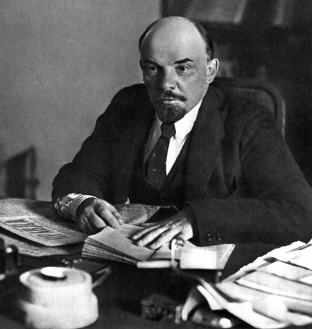 Ленин: Сегодня министр - завтра банкир; сегодня банкир - завтра министр... Так обстоит дело не только в России, но и всюду, где царствует капитал