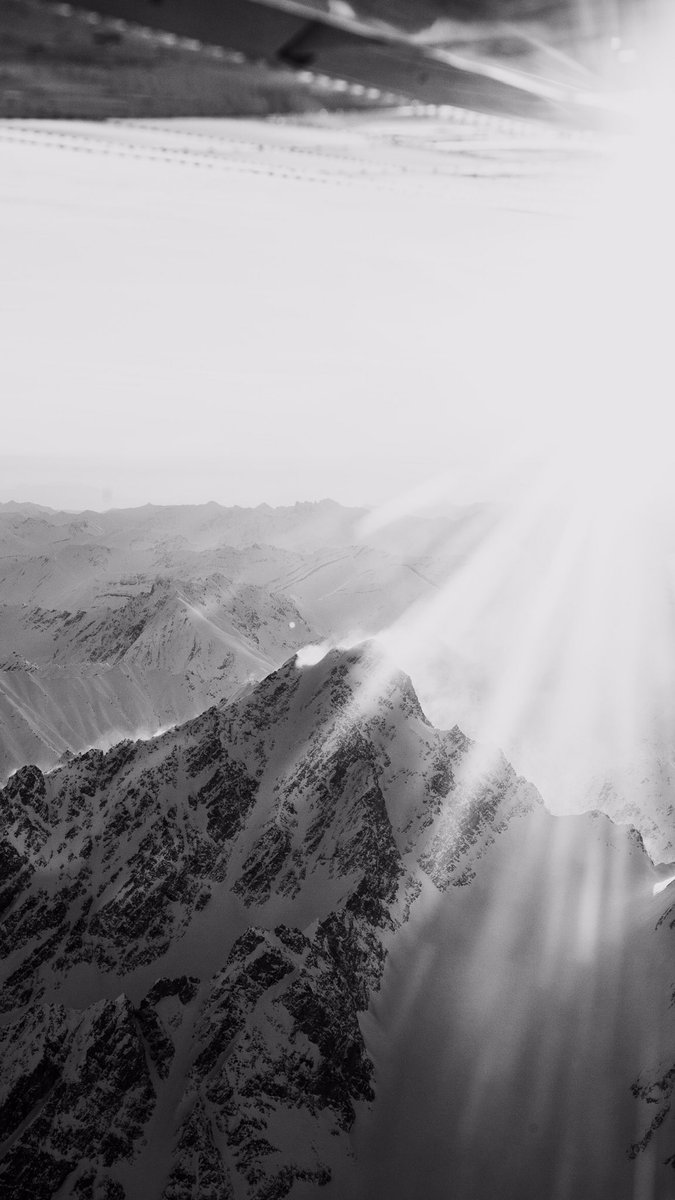 viewswithellen's tweet photo. alaska in b &amp; w 👀 https://t.co/FvSODCYnz4
