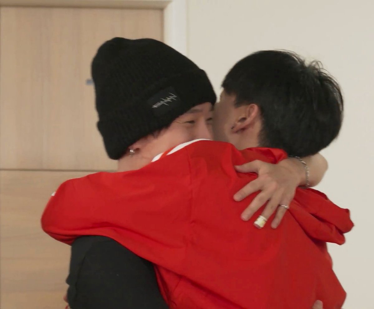 some soft yehyuk huggies