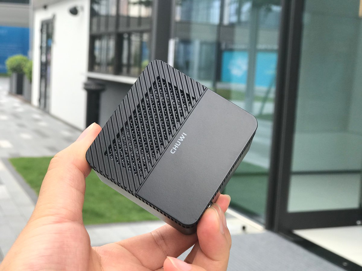 chuwidotcom's tweet image. Real pictures for #LarkBox, do you like them?🙃
The world&apos;s smallest 4k mini PC,  only 0.16L micro-volume, and 127g lightweight.
If you want know more about it, just check it out here:bit.ly/2EngGQi
#chuwiminipc #minipc
#larkbox #chuwilarkbox #chuwiubookx