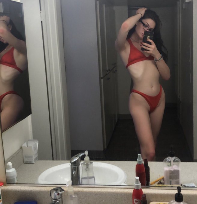 Watch Tori Easton's leaked NSFW photo on TwXstars