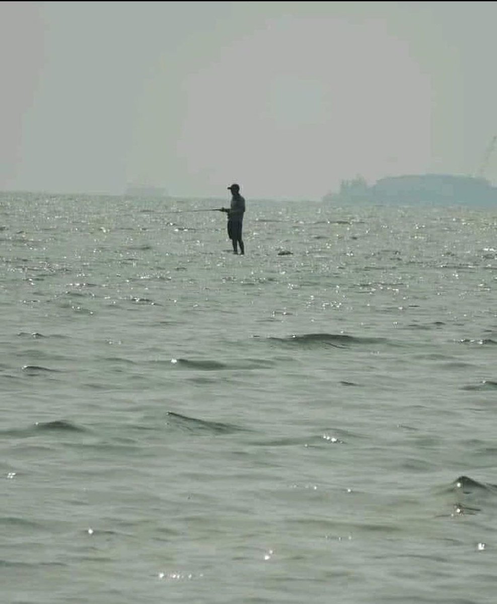 NasirSurf's tweet photo. "Bro kau kat mana??"
"Atas laut ni"
#fishing #surfishing #ngail #mancing https://t.co/ffZOZzYZyn