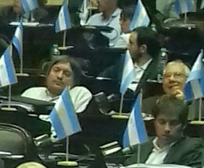 Sueldo: $0 // Sueldo: $218.000

No será momento de cambiar nuestras prioridades?