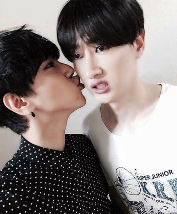 yesung also giving hykjae other some kissies  HYUKJAE YOU ARE LOVED BY YOUR HYUNG