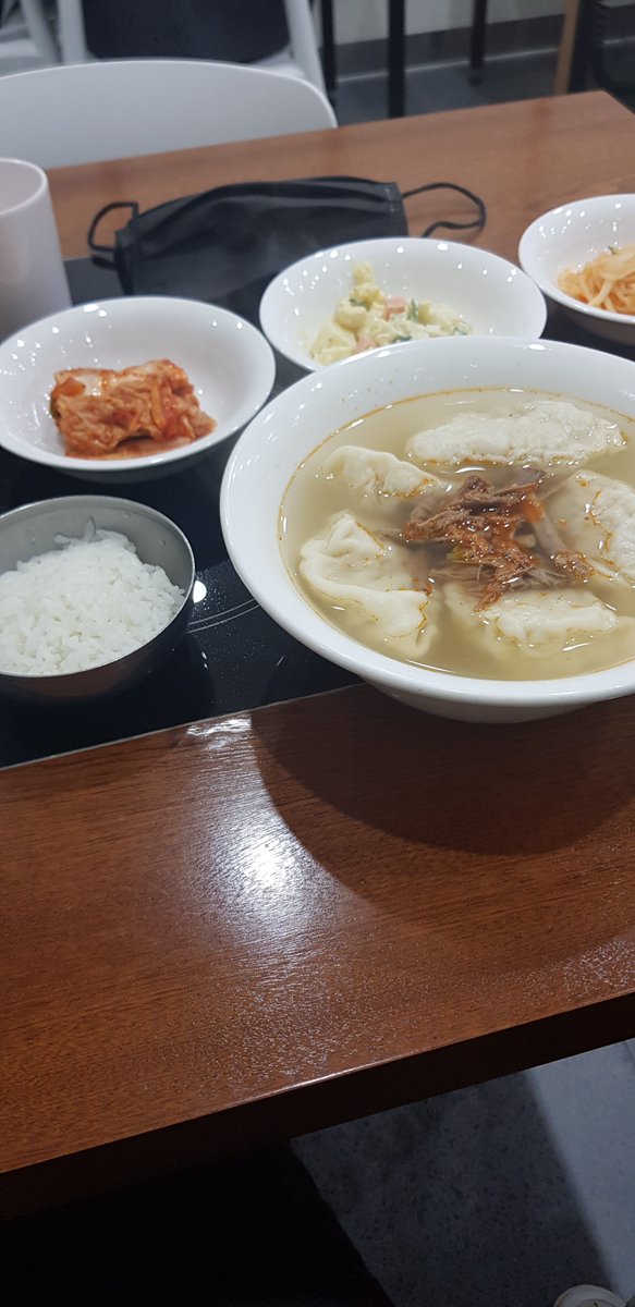 ManilaxSeoul's tweet photo. Treated myself to these big mandu! https://t.co/cQFnnBsoQq