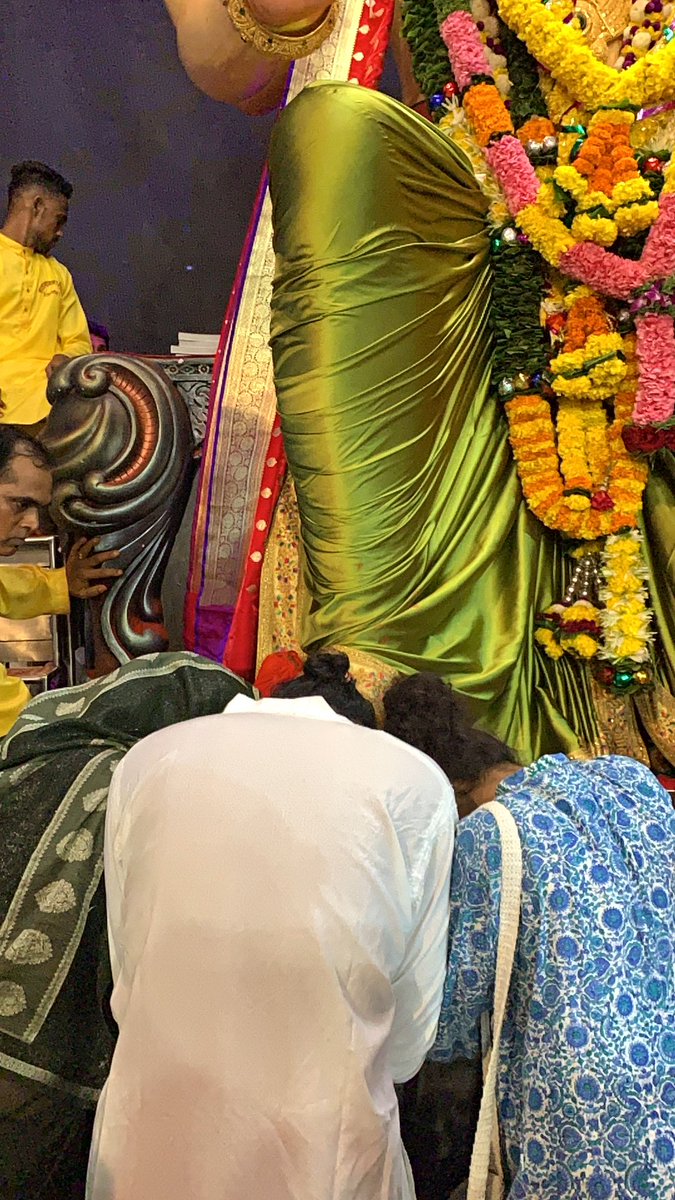 aartiinaagpal's tweet photo. Last year we were blessed by 
#Lalbaughcharaja 
The Nagpal Family On release of my son’s #FirstRap on Ganeshji’s Prayers &amp;Visarjan.
How we use God for our privilege &amp; disrespect unknowingly
In respect of all Bhakti 🙏🏻
#GanpatiBappaMorya #TuesdayMorning 
https://t.co/4KpTeI88cz https://t.co/6MnNUm7GUl