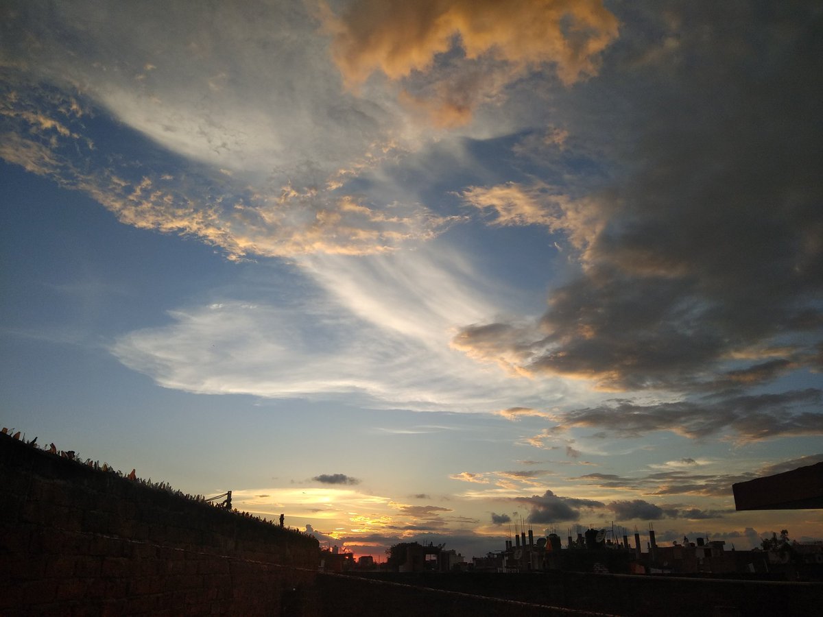 Lucknowwallah1's tweet photo. #Life is just like Sky. #NoFilter #Lucknow #Lucknowwallah @uptourismgov https://t.co/slAGxAcJE6