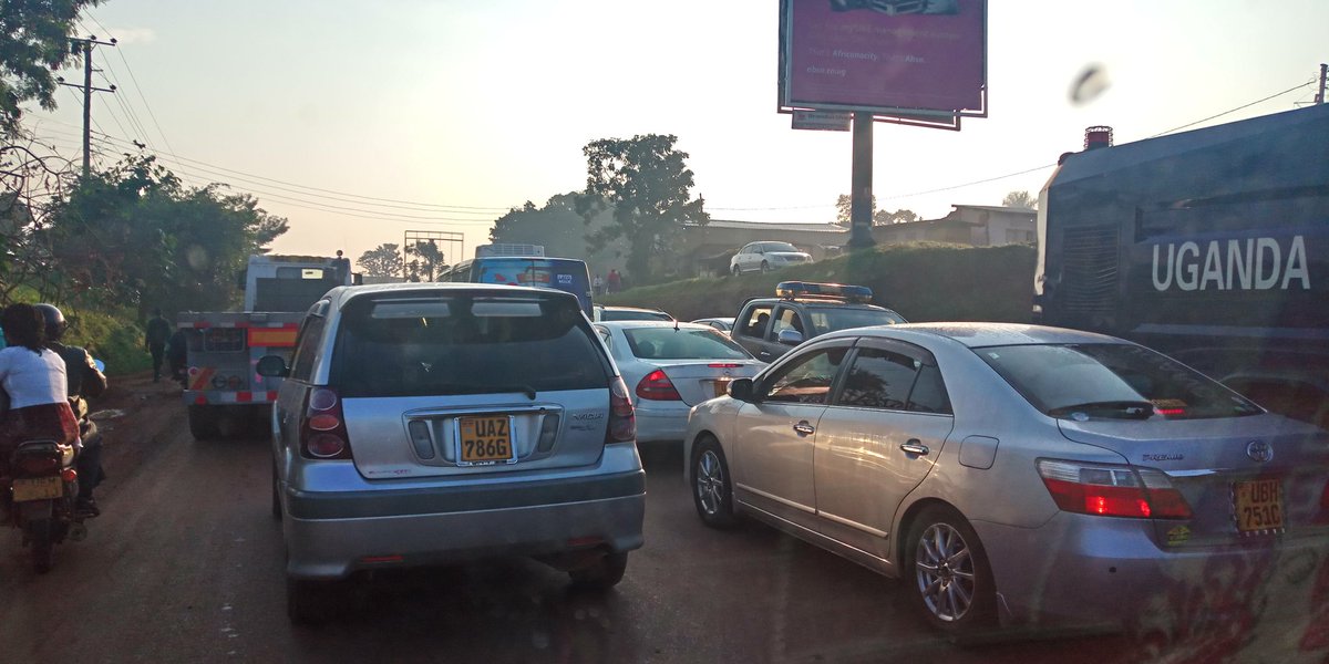 #KlaTrafficFrustration

🌞 On this gloriously warm #Tuesday morning, it is bumper to bumper traffic flow along the Kampala-Jinja Road. 🚐🚌🚗🚛

If you are coming from town heading to Nakawa/Bweyogerere, take note! ✍🏾