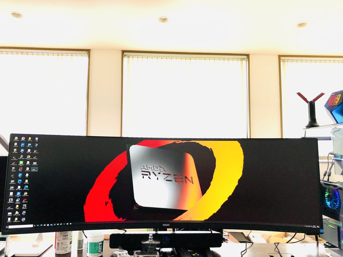 officetk3's tweet photo. この壁紙今までで良い49inchだと少し枠からはみ出すけど愛嬌だね❣️
#AMD #RYZEN https://t.co/i1QQqPu0CG