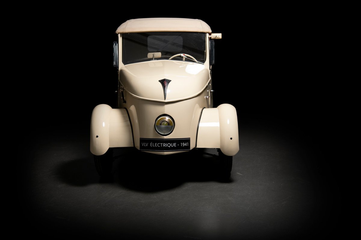 eam_magazin's tweet photo. Gewissermaßen der Ur-Ur-Ur-Opa des #Peugeot e-208: 👴
@Peugeot VLV.
#EVClassics #Elektromobilität https://t.co/xUrmlbnuoj