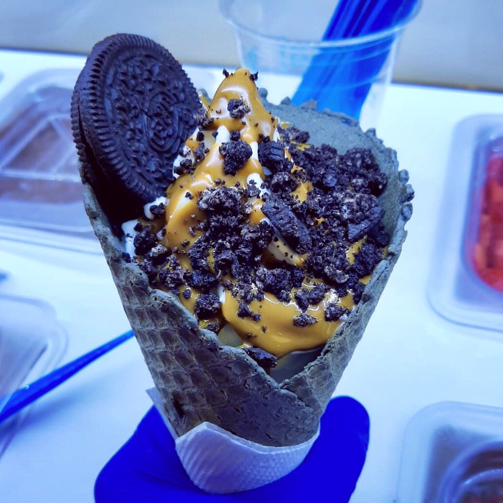 HelloYogoo's tweet photo. #YogCone by Yogoo! 😋 Your favourite frozen yogurt served in a crispy Oreo cone is a must try 😀🙌

#helloyogoo #experienceyogoo #yogoo #YogCone #frozenyogurt #frozenyoghurt #froyo #london #woking #guildford #healthyfood #lifestyle #likeforlike #uk #yummy #tasty #delicious https://t.co/wnS3HpoUpo