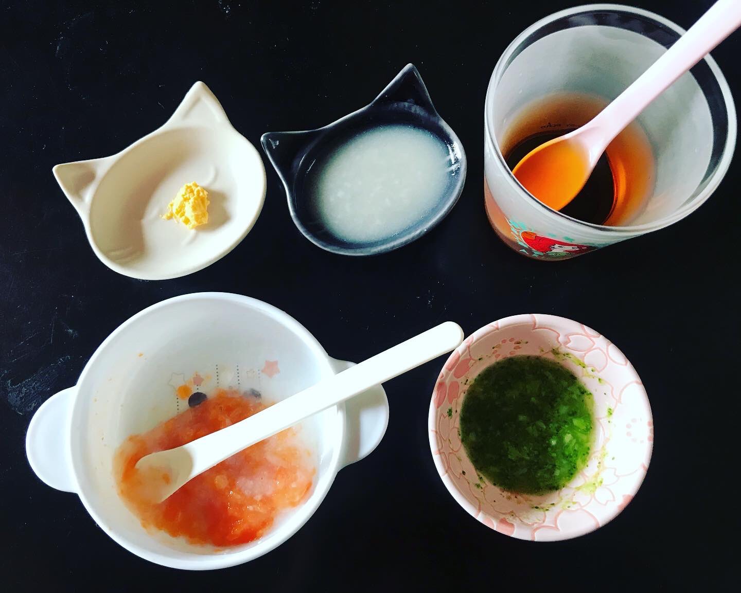 蘭たす ２y 離乳食メモ F そうめん小さじ１ にんじん粥 10倍粥小さじ３ にんじん小さじ２ ブロッコリーとさつまいも各小さじ１ 卵黄少し 初めての卵 やったけどアレルギーとかは大丈夫そう よかった ベビー 離乳食初期 離乳食メモ