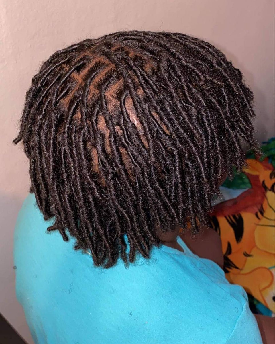 KizziRock_'s tweet photo. I've been busy all day... here's what I transformed. Niece ready now! 😉
#locs #starterlocs #locjourney #retwist #firstretwist #naturalhair #naturalgal #ididthat #mysugafoot #Kamari https://t.co/VMjJ7kWwOy