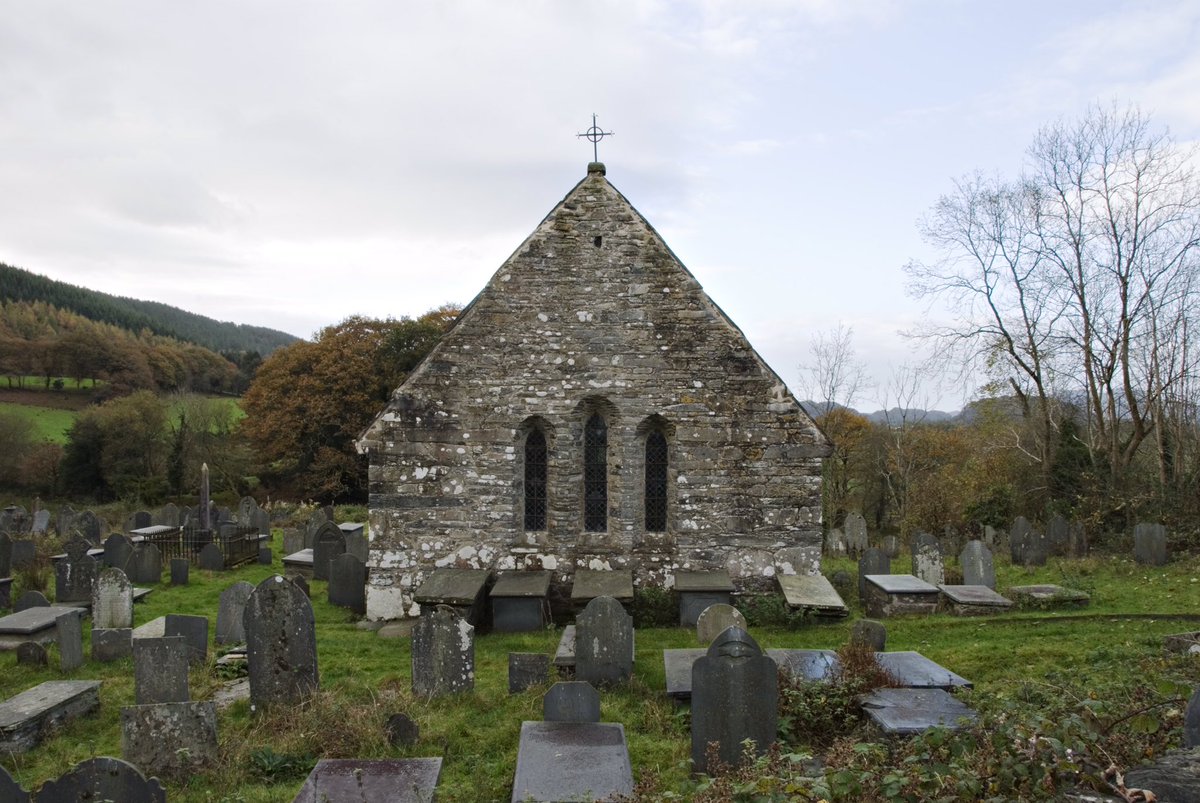 Robert Roberts was a north-Walian quarryman. His death on 23 April 1888 resulted in a churchyard break-in by candlelight, an illicit burial, and the rise of a Prime Minister.All because his final wish was to be buried beside his daughter at their local churchyard. #thread