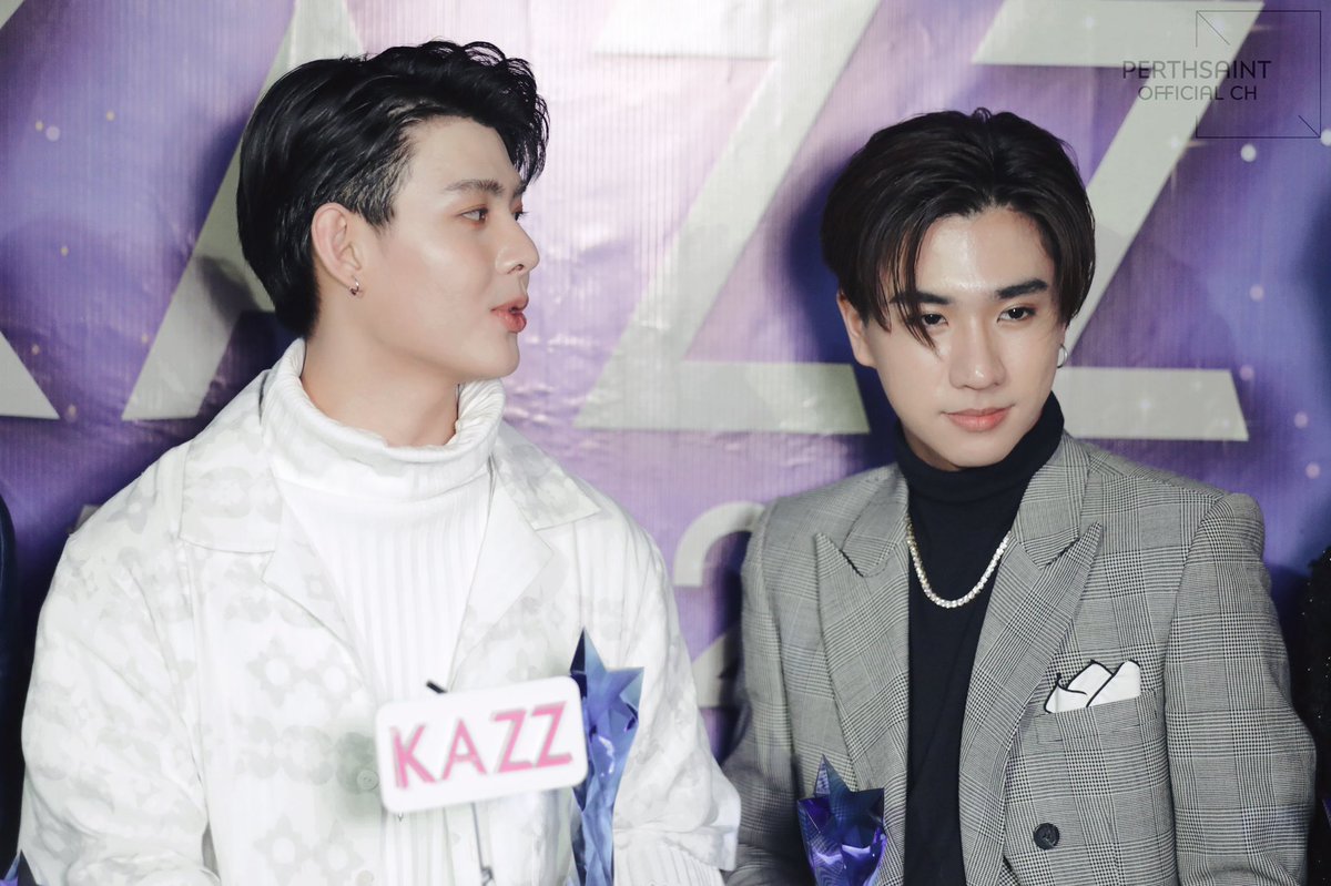 The moment that they stand together ❤️🖤 ✨

#KazzAwards2020 
#เจอกันบนจออีกปี #PerthSaintSation