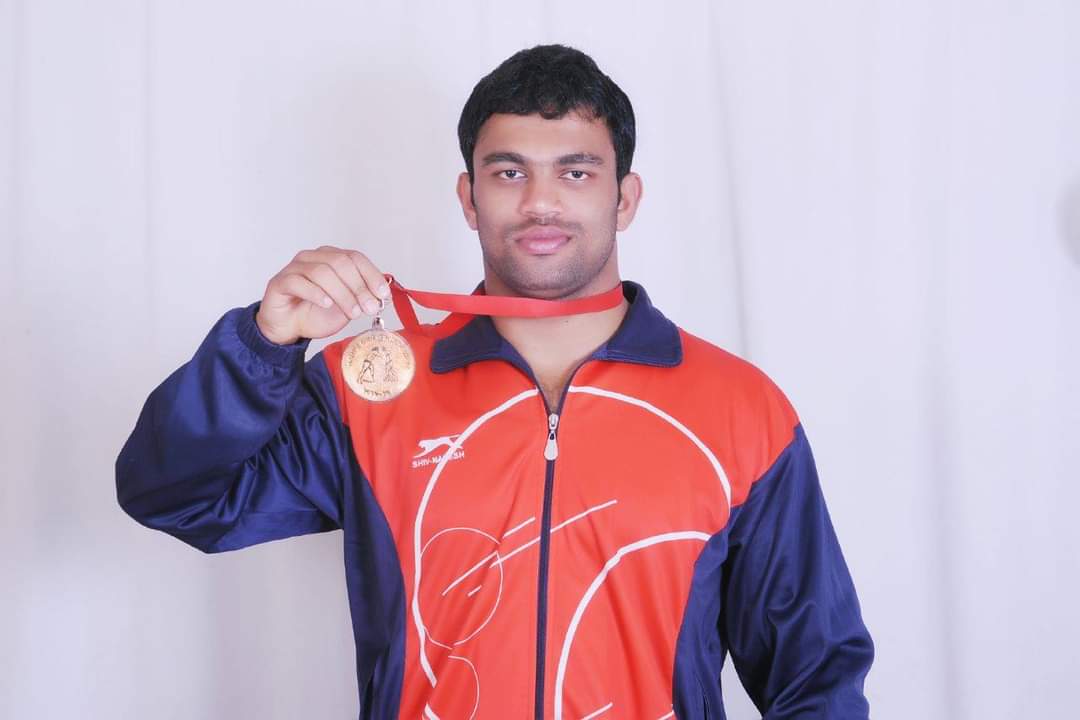 Satish Dada Sutar (@sutarsp) on Twitter photo आमचे स्नेही
कुमार महाराष्ट्र केसरी
राष्ट्रीय पदक विजेता...
पै_विक्रम_शिवाजीराव_पारखी
वाढदिवसाच्या_हार्दिक_शुभेच्छा...!
@Amol_wrestler <a href="/wrestlervijay/">Vijay Chauddhary</a> <a href="/ParkhiBabasaheb/">Babasaheb S. Parkhi</a> <a href="/kreedajagat/">क्रीडाजगत</a> आमचे स्नेही
कुमार महाराष्ट्र केसरी
राष्ट्रीय पदक विजेता...
पै_विक्रम_शिवाजीराव_पारखी
वाढदिवसाच्या_हार्दिक_शुभेच्छा...!
@Amol_wrestler <a href="/wrestlervijay/">Vijay Chauddhary</a> <a href="/ParkhiBabasaheb/">Babasaheb S. Parkhi</a> <a href="/kreedajagat/">क्रीडाजगत</a>