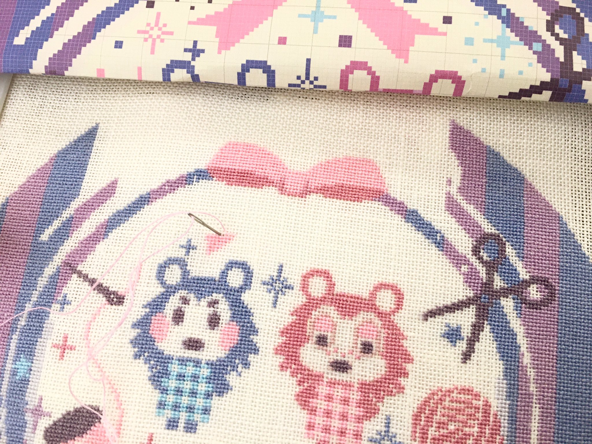 Chikiko てけさん Teke Pokemori のイラストをクロスステッチで作らせて頂きました 15cm刺繍枠にピッタリおさまるように図案作って 32ctの生地に一本取りでステッチしました 可愛いエイブルシスターズをステッチ出来てとても楽しかったです てけ